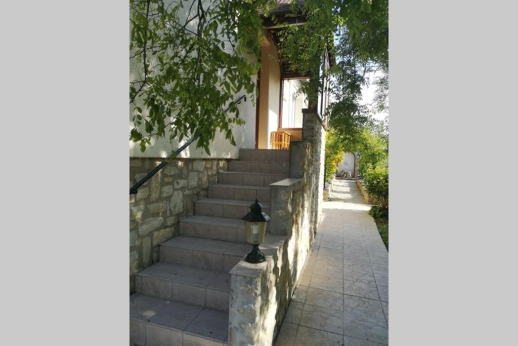 La Roseliere Maison Plain Pied Confortable Belle Decoration Jardin Magnifique 10 Mn A Pied Centre Ville Bayeux Proche Plages Du Debarquement מראה חיצוני תמונה