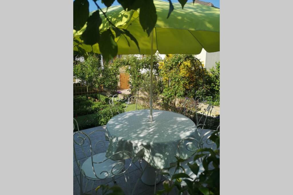 La Roseliere Maison Plain Pied Confortable Belle Decoration Jardin Magnifique 10 Mn A Pied Centre Ville Bayeux Proche Plages Du Debarquement מראה חיצוני תמונה